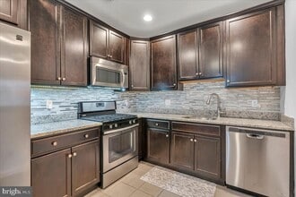4023 Derby Ct in Cherry Hill Township, NJ - Building Photo - Building Photo
