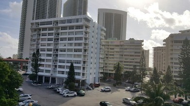 Imperial Towers North in Hallandale Beach, FL - Foto de edificio - Building Photo