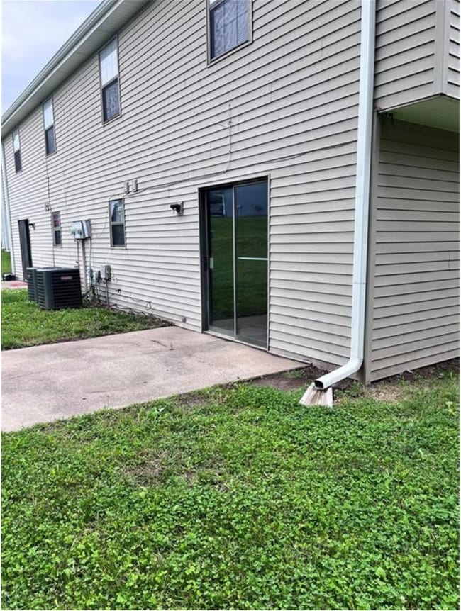 421-421 Spring Ave in Liberty, MO - Building Photo - Building Photo