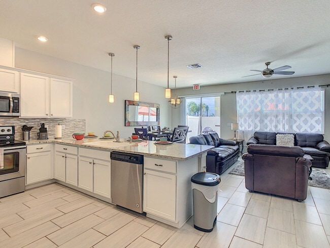 5142 Adelaide Dr in Kissimmee, FL - Building Photo - Building Photo