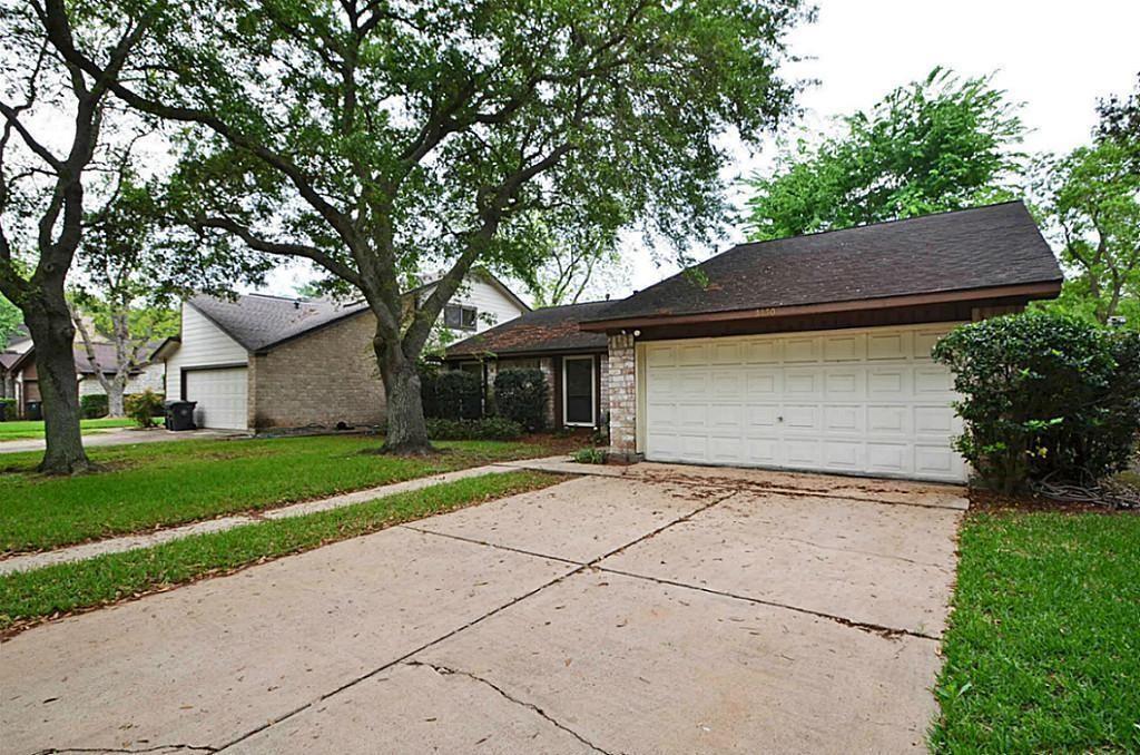 3130 Frontier Dr in Sugar Land, TX - Building Photo
