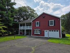 913 Pleasant Valley Rd in South Windsor, CT - Building Photo