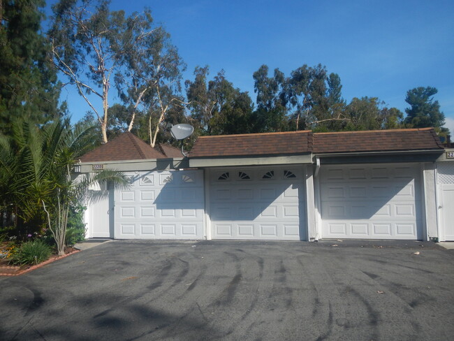 22205 Caminito Vino, Unit 22205 in Laguna Hills, CA - Building Photo - Building Photo