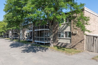 Camelot Apartments in Royal Oak, MI - Building Photo - Building Photo