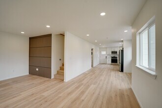 129 25th Ave, Unit A in Seattle, WA - Foto de edificio - Building Photo