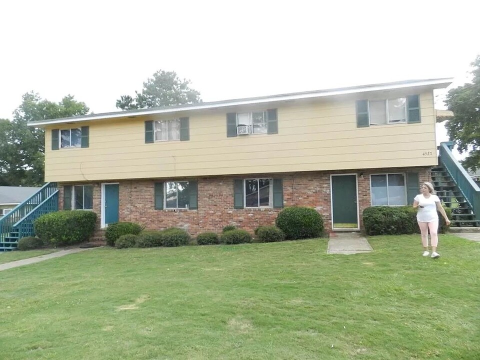 4537 Saunders Dr in Columbus, GA - Foto de edificio