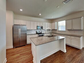 2043 Pirie Pl in St. Cloud, FL - Foto de edificio - Building Photo