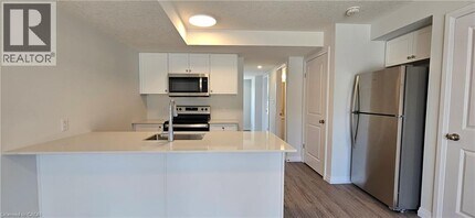 410 Northfield Dr W in Waterloo, ON - Building Photo - Building Photo