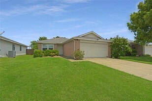 911 Live Oak Dr in Anna, TX - Building Photo