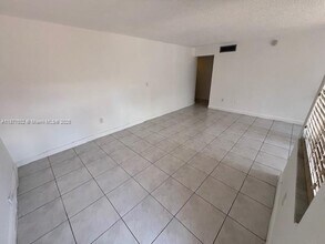 10303 NW 9th St Cir in Miami, FL - Building Photo - Building Photo