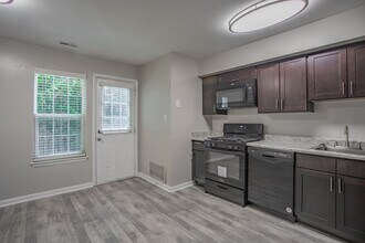 Armistead Townhouses in Hampton, VA - Building Photo - Interior Photo