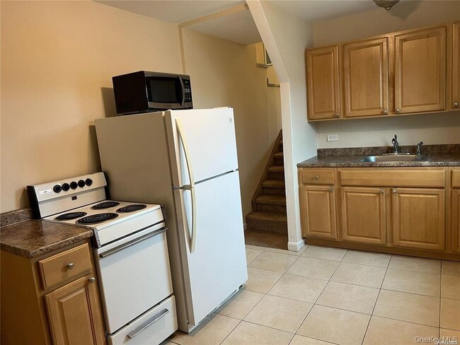 167 N Elm St in Massapequa, NY - Building Photo - Building Photo