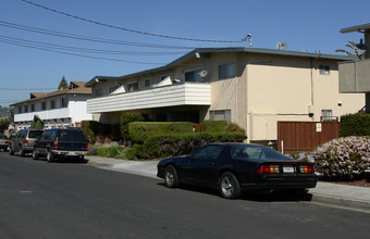 1525 Regent St in Redwood City, CA - Building Photo - Building Photo