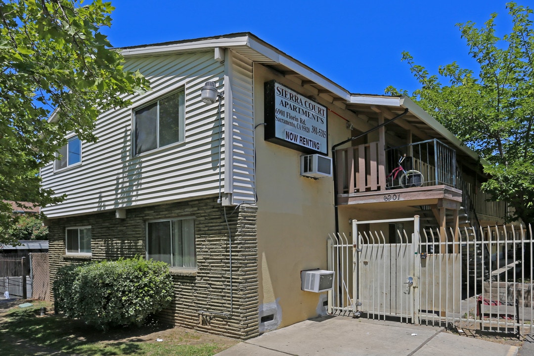 Sierra Court Apartments in Sacramento, CA - Foto de edificio