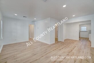 208 W Kittyhawk Dr in Midwest City, OK - Building Photo - Building Photo