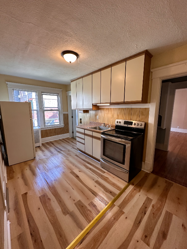 16 Adams St in Chicopee, MA - Building Photo - Building Photo