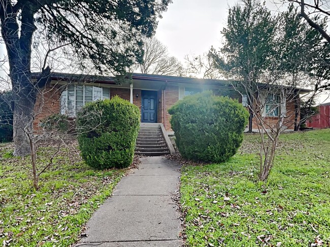3240 Springwood Ln in Dallas, TX - Building Photo - Building Photo