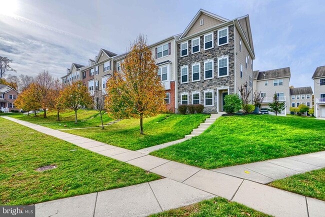 property at 2707 Sunnyside Ln
