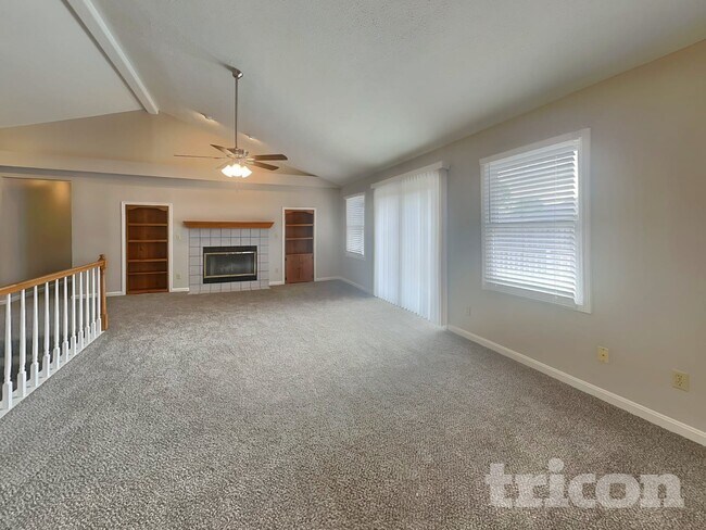 2289 Broadmoor Ln in Columbus, IN - Foto de edificio - Building Photo