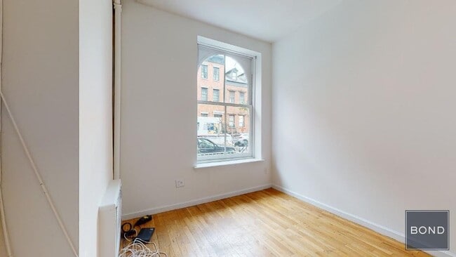 22 King St in New York, NY - Building Photo - Building Photo