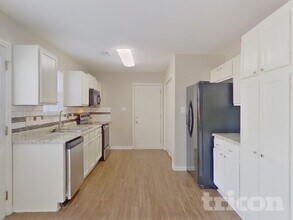 1110 Hipp Rd in Charlotte, NC - Foto de edificio - Building Photo