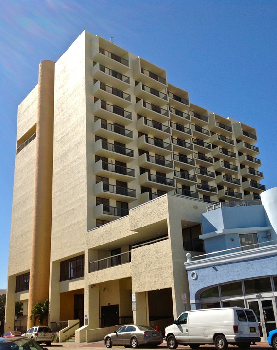 Council Towers South in Miami Beach, FL - Building Photo