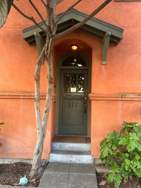 377 Clifton St, Unit #3 in Oakland, CA - Foto de edificio