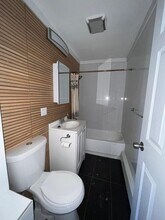 220 Bidwell Ave in Jersey City, NJ - Foto de edificio - Building Photo