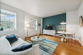 70 E Scott St in Chicago, IL - Building Photo - Building Photo