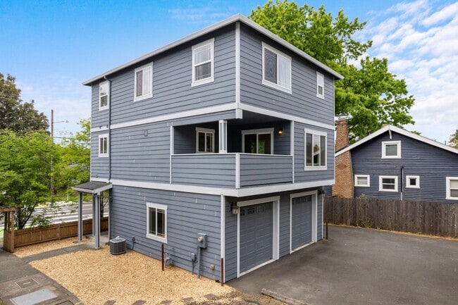 4022 SE 52nd Ave in Portland, OR - Building Photo - Building Photo