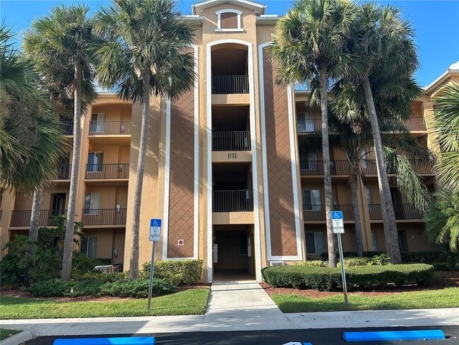8105 Grand Estuary Trail, Unit 404 in Bradenton, FL - Foto de edificio - Building Photo