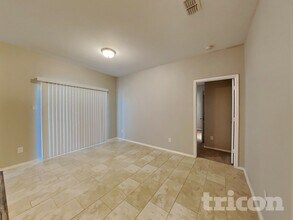 215 Saddlebrook Ln in Waxahachie, TX - Foto de edificio - Building Photo