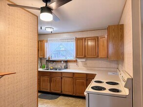 251 Park Ave, Unit B in Keene, NH - Foto de edificio - Building Photo