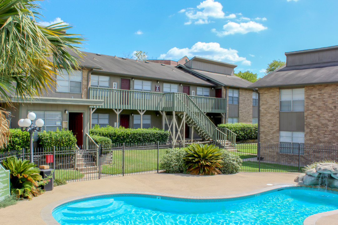 The Villas of Cherry Hollow in College Station, TX - Foto de edificio