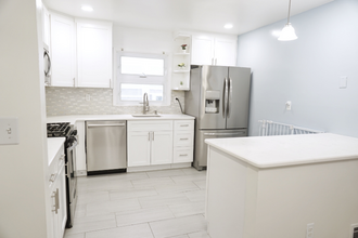 18 Zabriskie Ave-Unit -2 in Bayonne, NJ - Building Photo - Building Photo