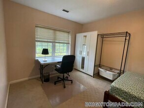 30 Lake Shore Ct, Unit 4 in Boston, MA - Foto de edificio - Building Photo