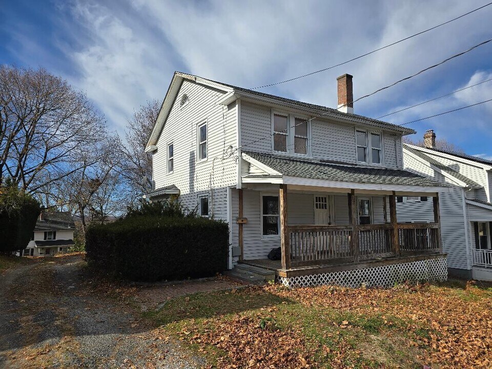 33 Grace Ave in Waterbury, CT - Building Photo