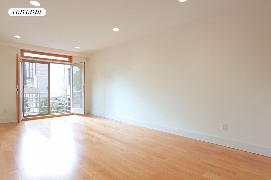 150 S 1st St in Brooklyn, NY - Building Photo