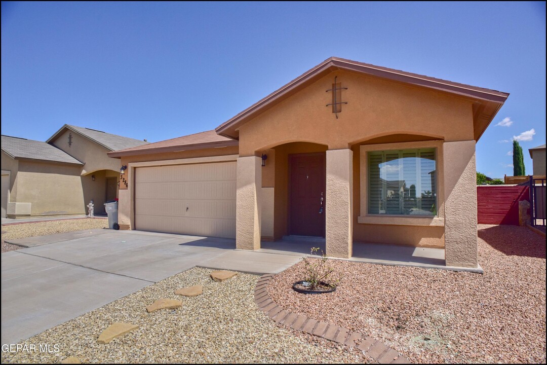 3286 Azteca Trail in El Paso, TX - Foto de edificio