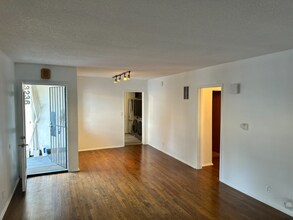 3236 Larissa Dr in Los Angeles, CA - Building Photo - Building Photo