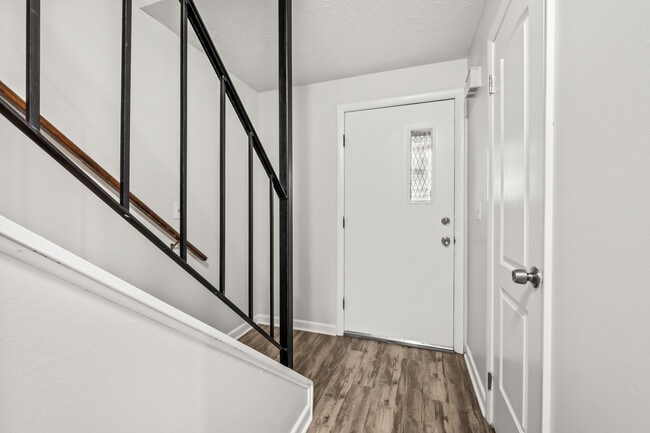 341 Oak St, Unit 14 in Manchester, CT - Building Photo - Building Photo