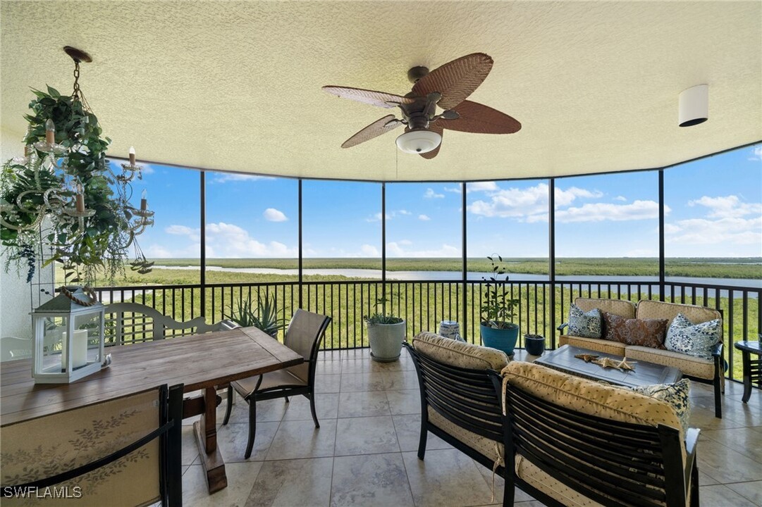 1050 Borghese Ln in Naples, FL - Building Photo