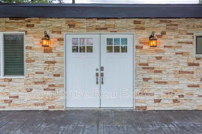 27220 Seco Canyon Rd in Santa Clarita, CA - Building Photo - Building Photo