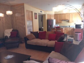 15563 Harbor Way in San Leandro, CA - Building Photo - Building Photo