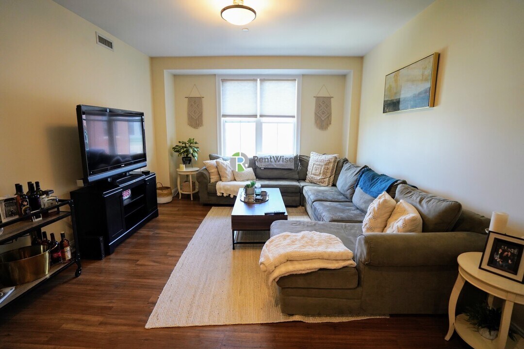 315 Broadway in Somerville, MA - Building Photo