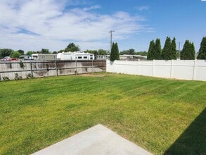 343 E 15th Pl in Kennewick, WA - Building Photo - Building Photo