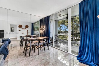 120 Royal Pk Dr in Oakland Park, FL - Foto de edificio - Building Photo