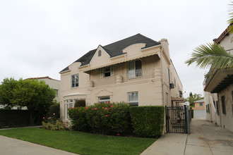 428 S Palm Dr in Beverly Hills, CA - Building Photo - Building Photo