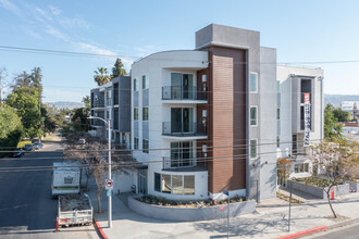 Magnolia Vantage in Valley Village, CA - Foto de edificio - Building Photo