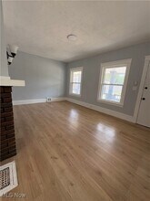 946 E 79th St, Unit 1 in Cleveland, OH - Building Photo - Building Photo